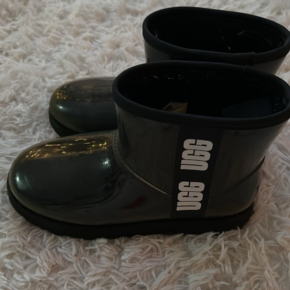 Clear/Black Uggs - Picture 4 of 5